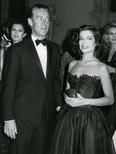 Halston , Bianca Jagger 1981 MET.jpg